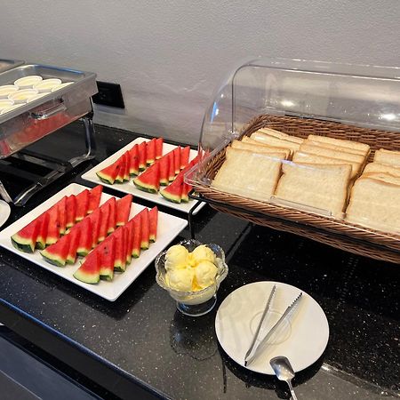The Hub Suratthanl 수랏타니 외부 사진