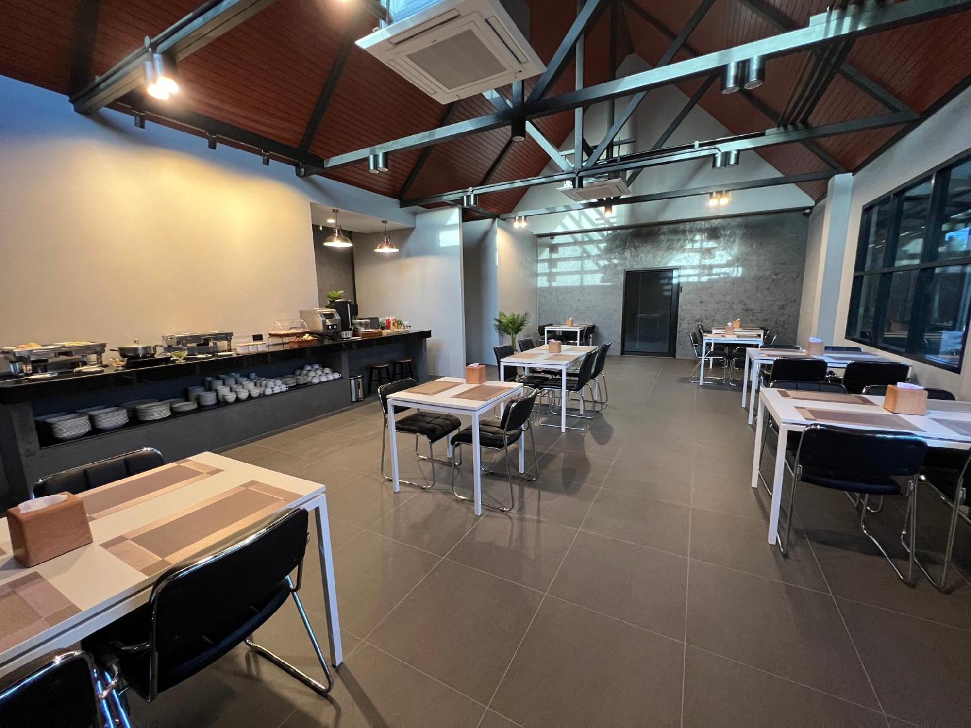 The Hub Suratthanl 수랏타니 외부 사진