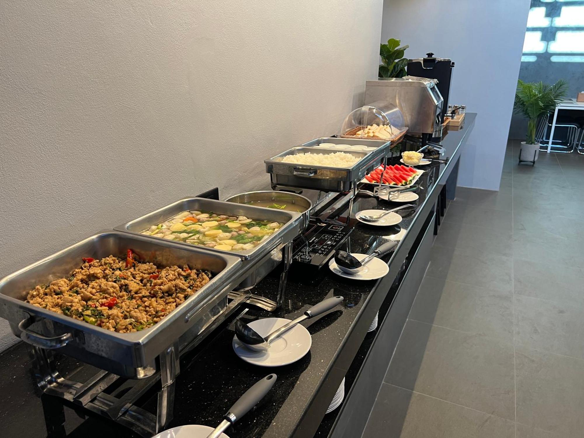 The Hub Suratthanl 수랏타니 외부 사진